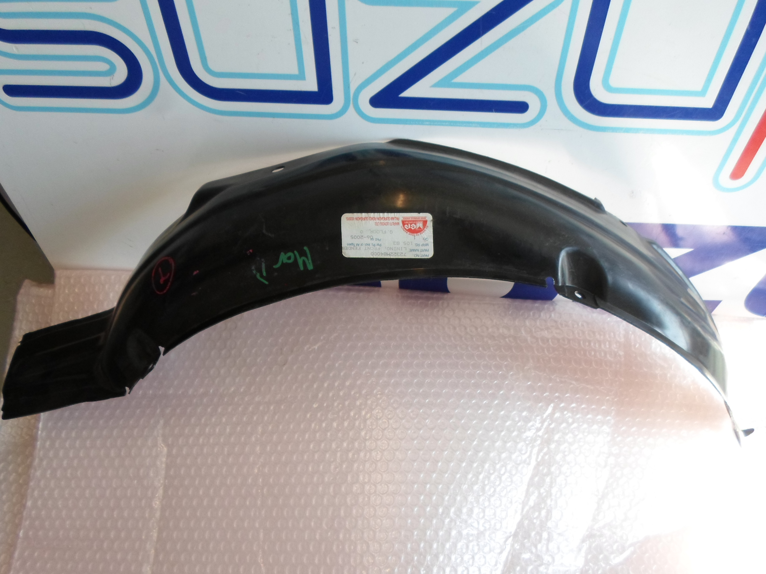 S�rv�d� dobbet�t els� bal fels� Maruti 800, gy�ri