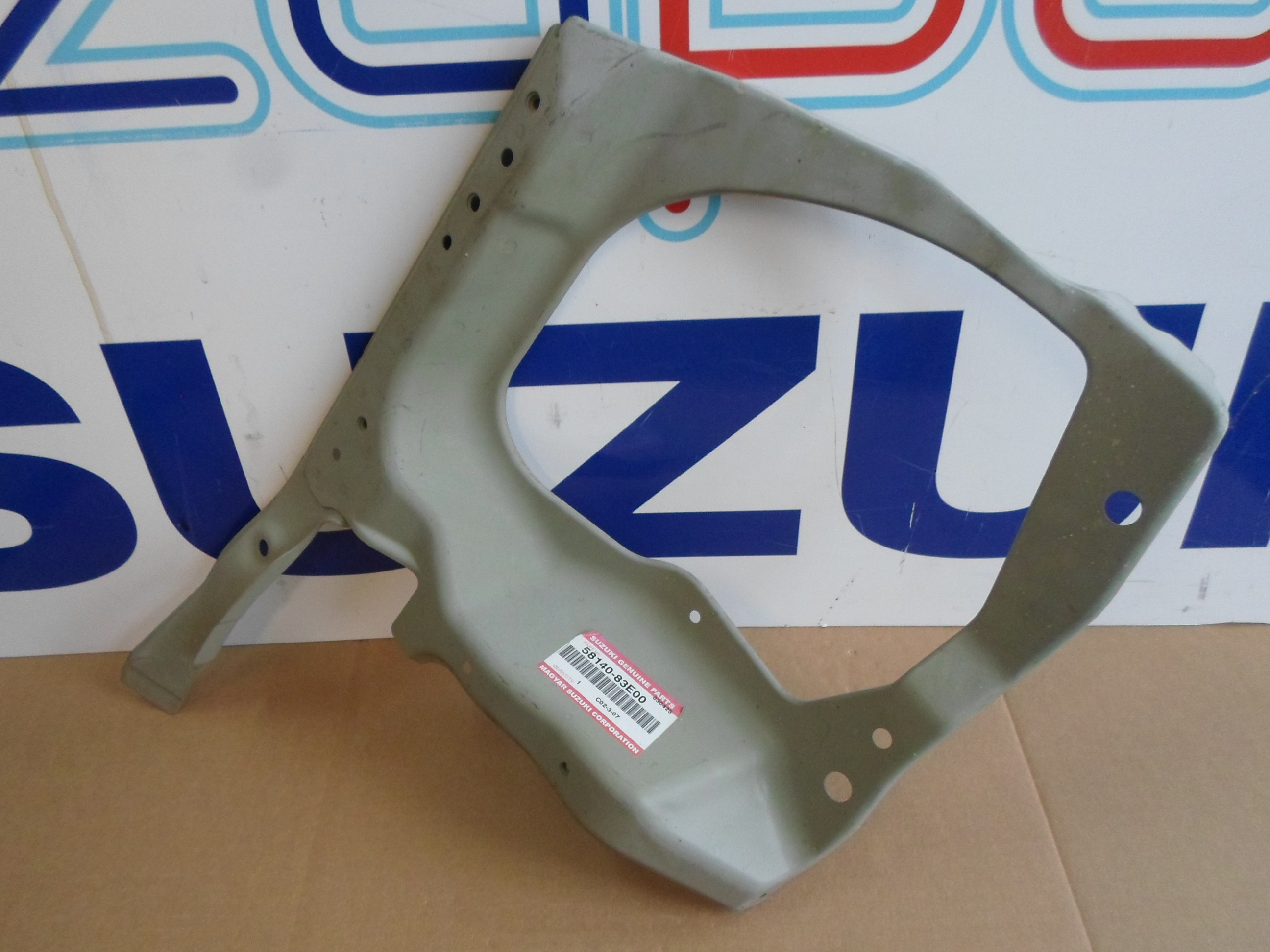 F�nysz�r�tart� bal Suzuki WagonR+ 2000-2005, gy�ri