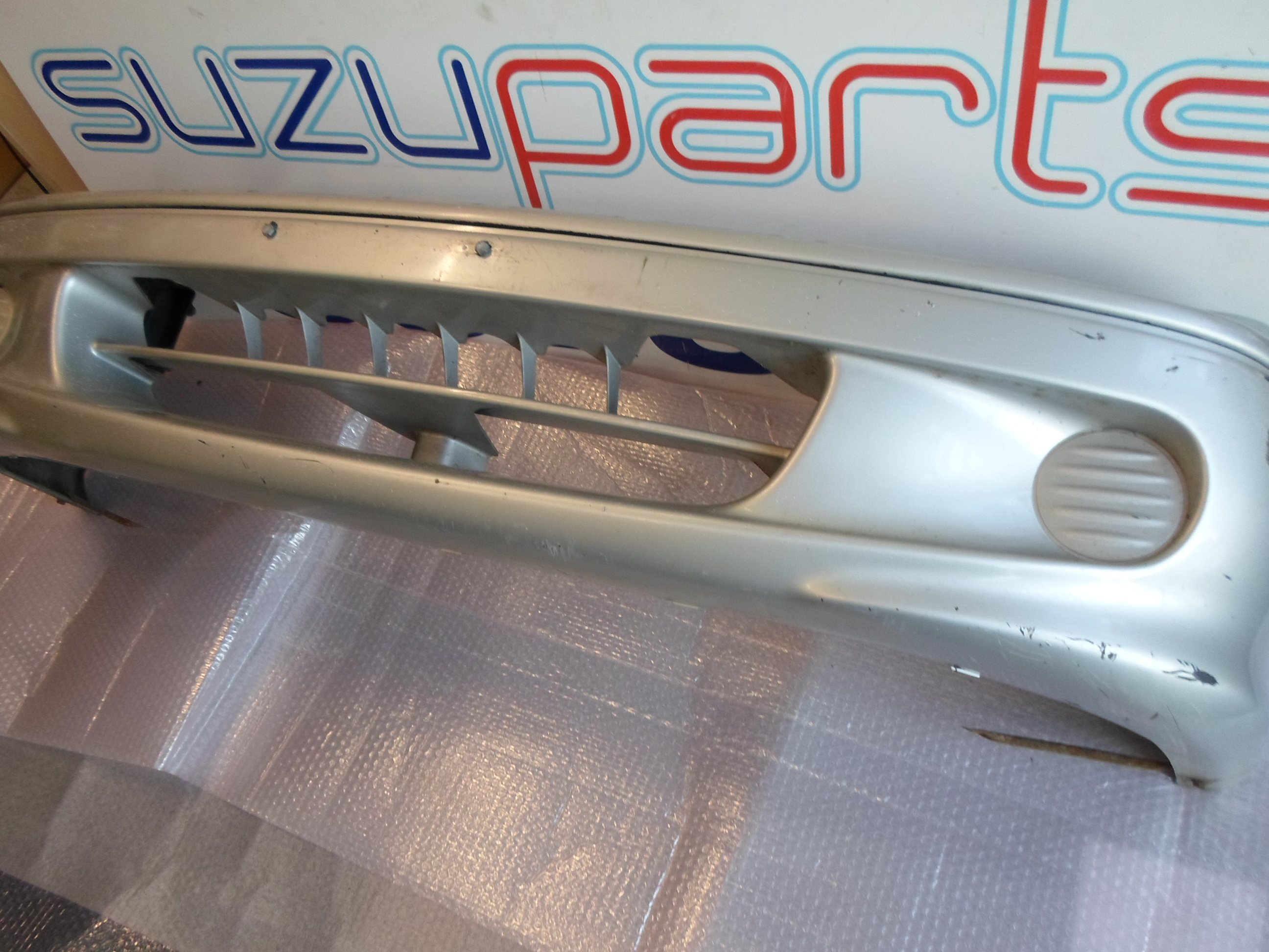 L�kh�r�t� els� als�+fels�+tart� Suzuki Swift 2000-2003-ig, bontott 