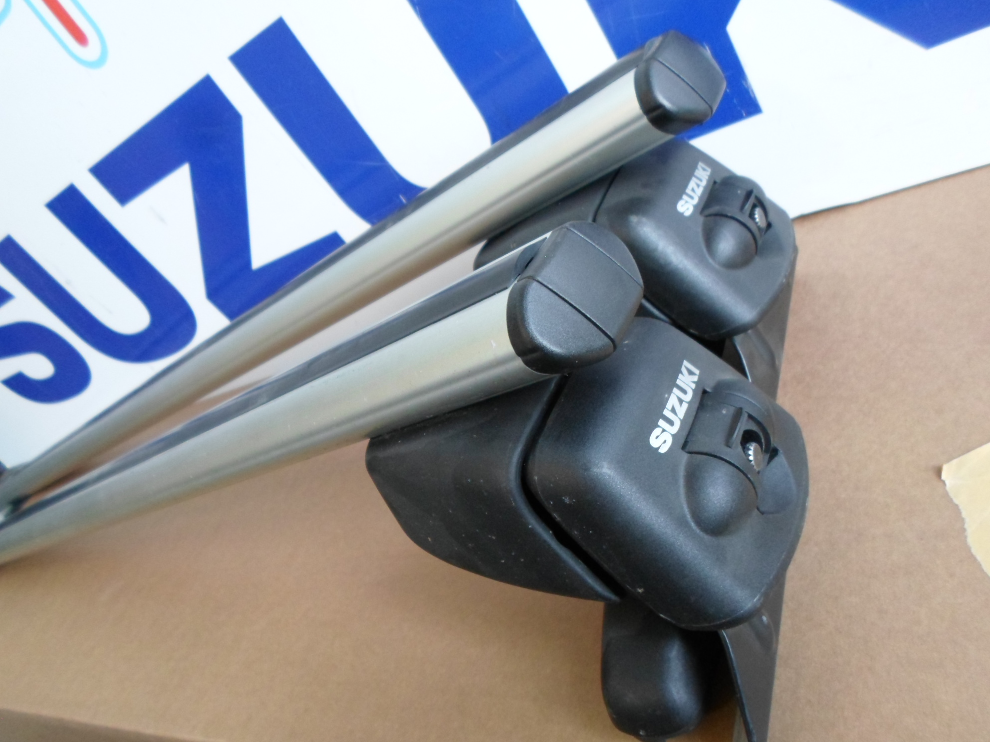 Tetcsomagtart alaprd Suzuki Splash, gyri