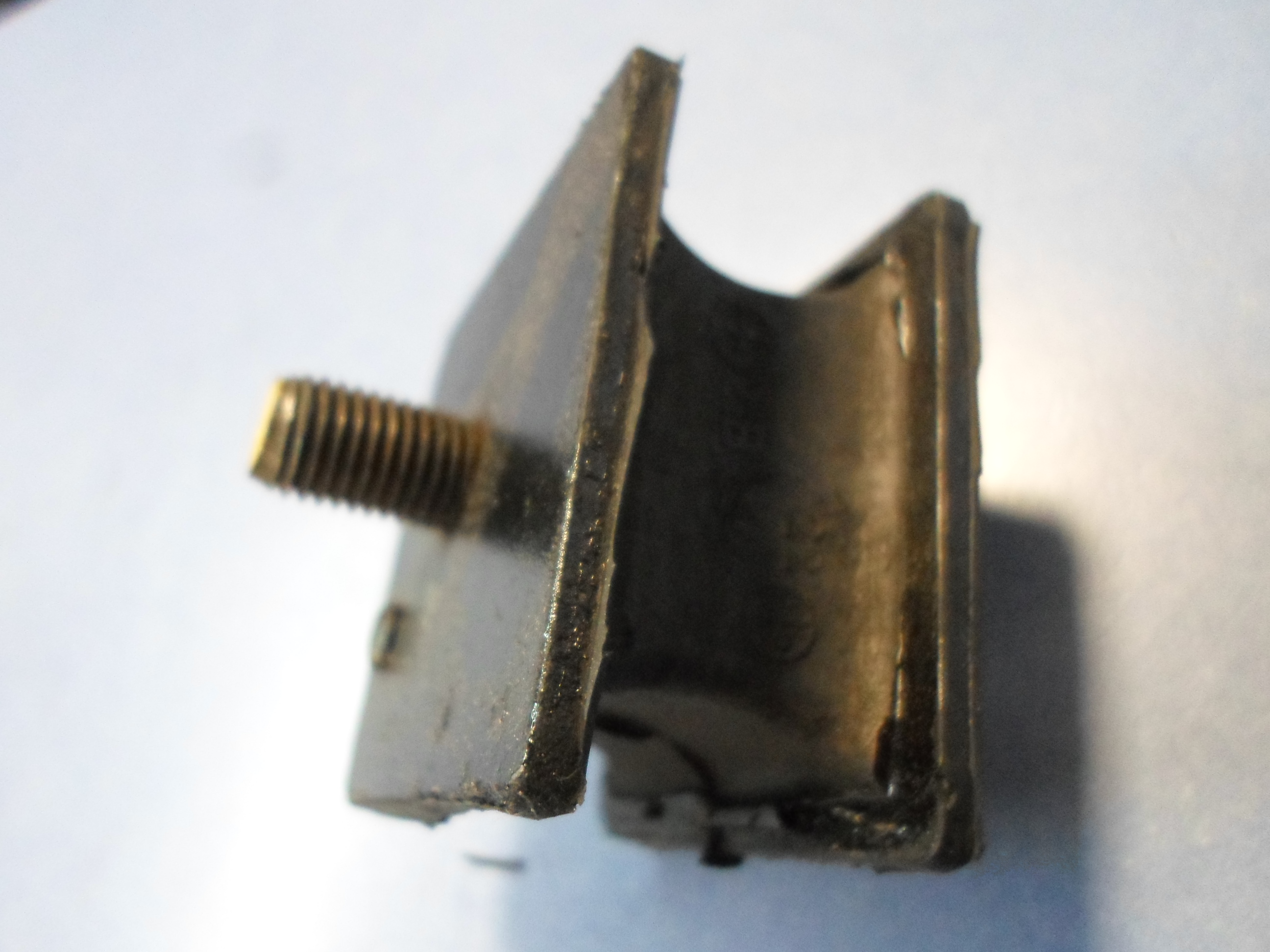 V�lt�tart�, oszt�m� tart� gumibak bal Suzuki Samurai 1.0-1.3