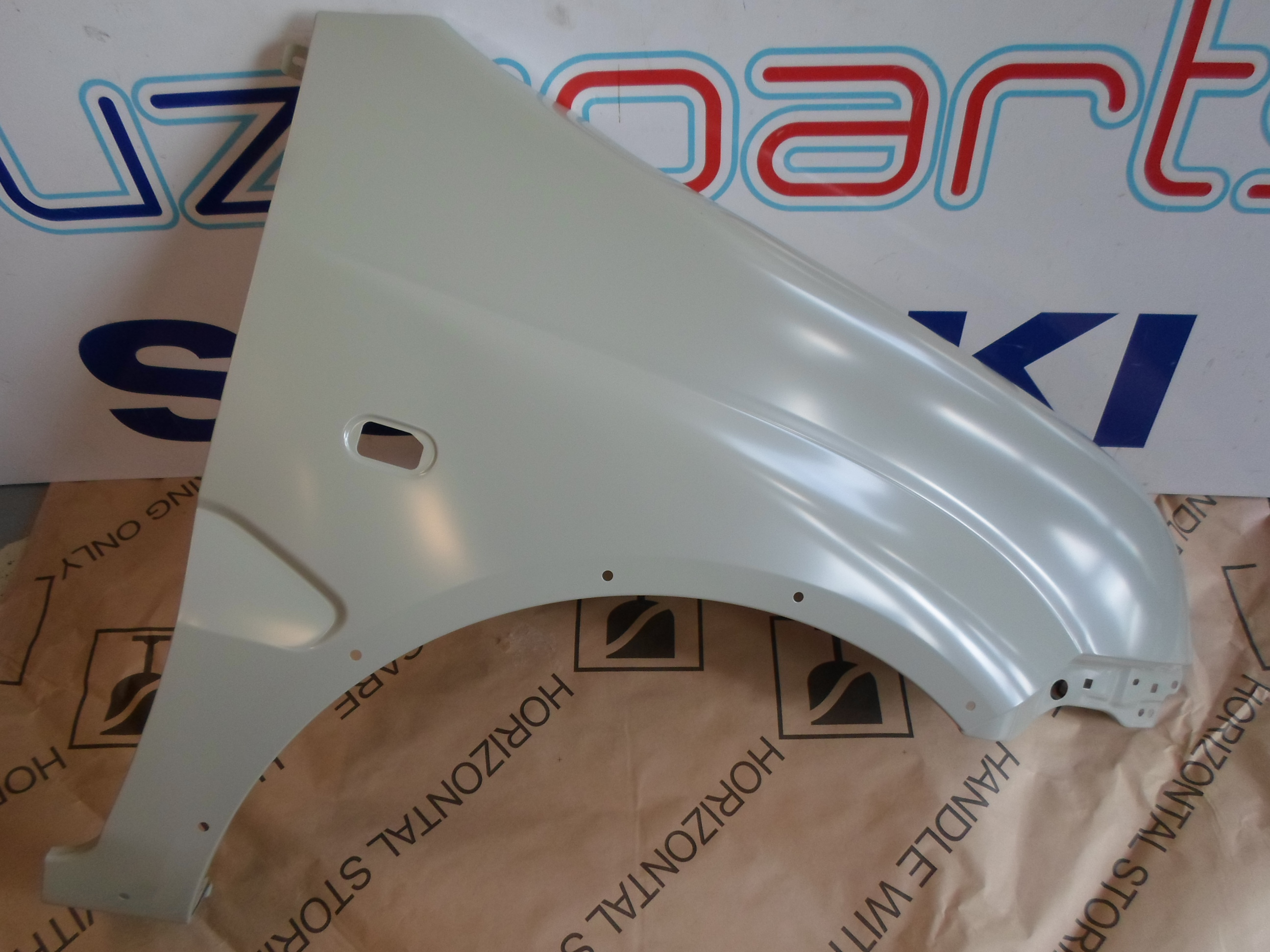 S�rv�d� els� jobb Suzuki Ignis GS 2002-2006, gy�ri