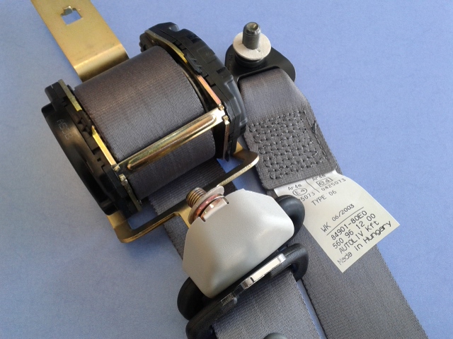 Biztons�gi �v els� jobb 4-5 ajt�s Suzuki Swift 1989-2003, haszn�lt