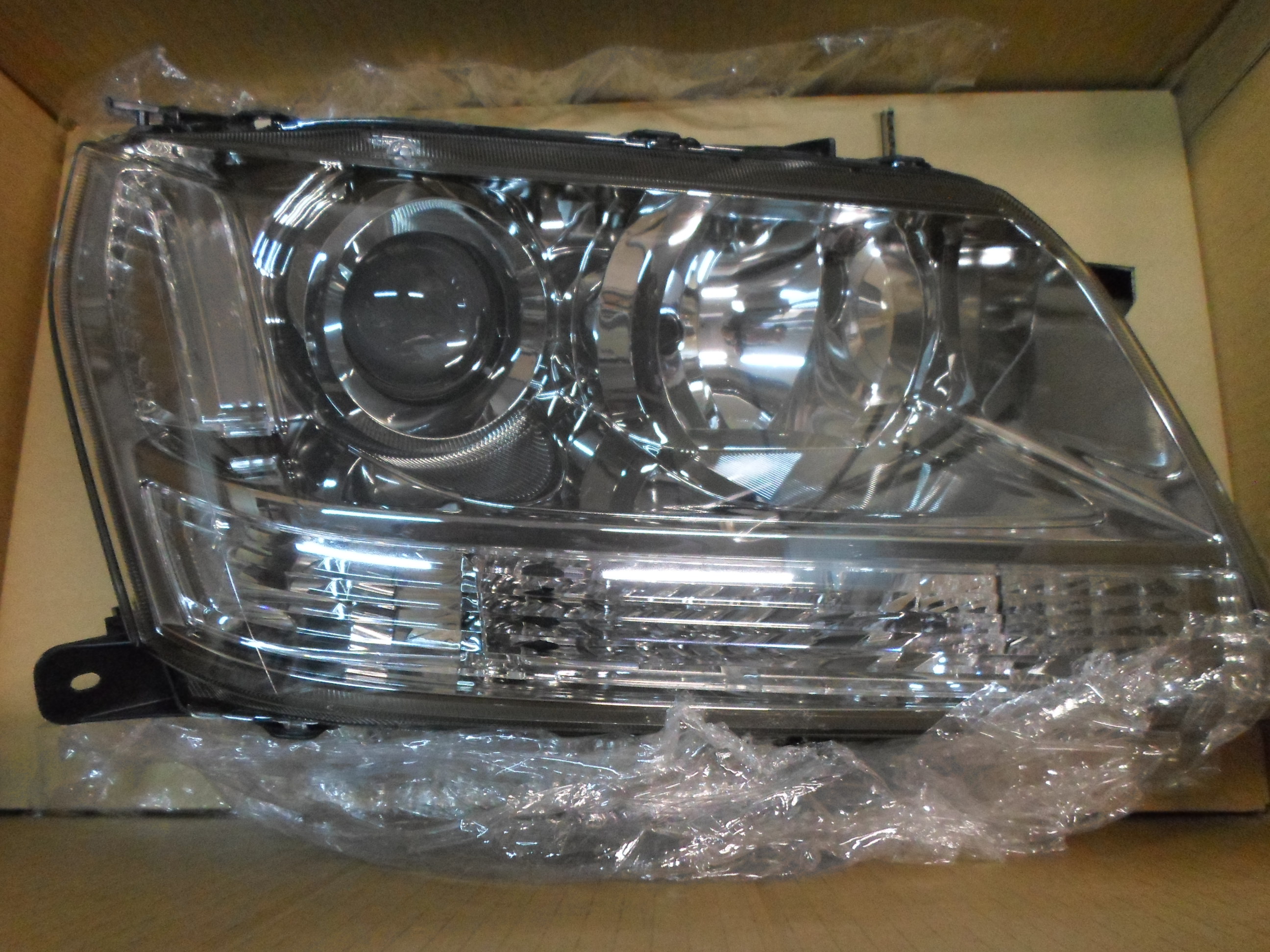 F�nysz�r� jobb Suzuki Grand Vitara 2006-2014, gy�ri