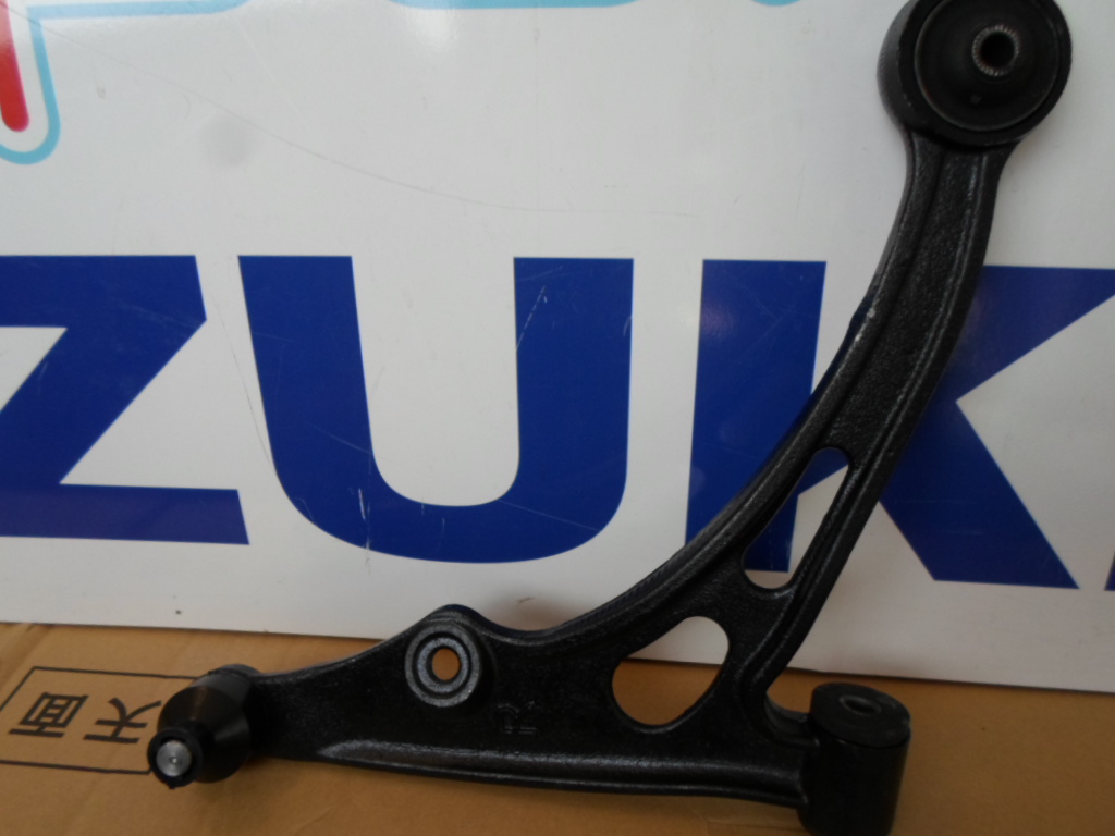 Leng�kar els� bal Suzuki Liana 2004-ig