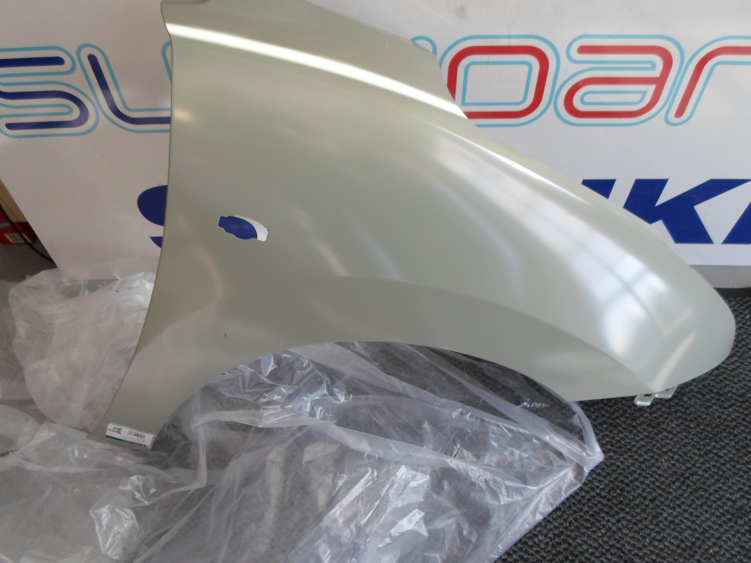 S�rv�d� els� jobb Suzuki Baleno 2016-t�l, oldalindexes, gy�ri