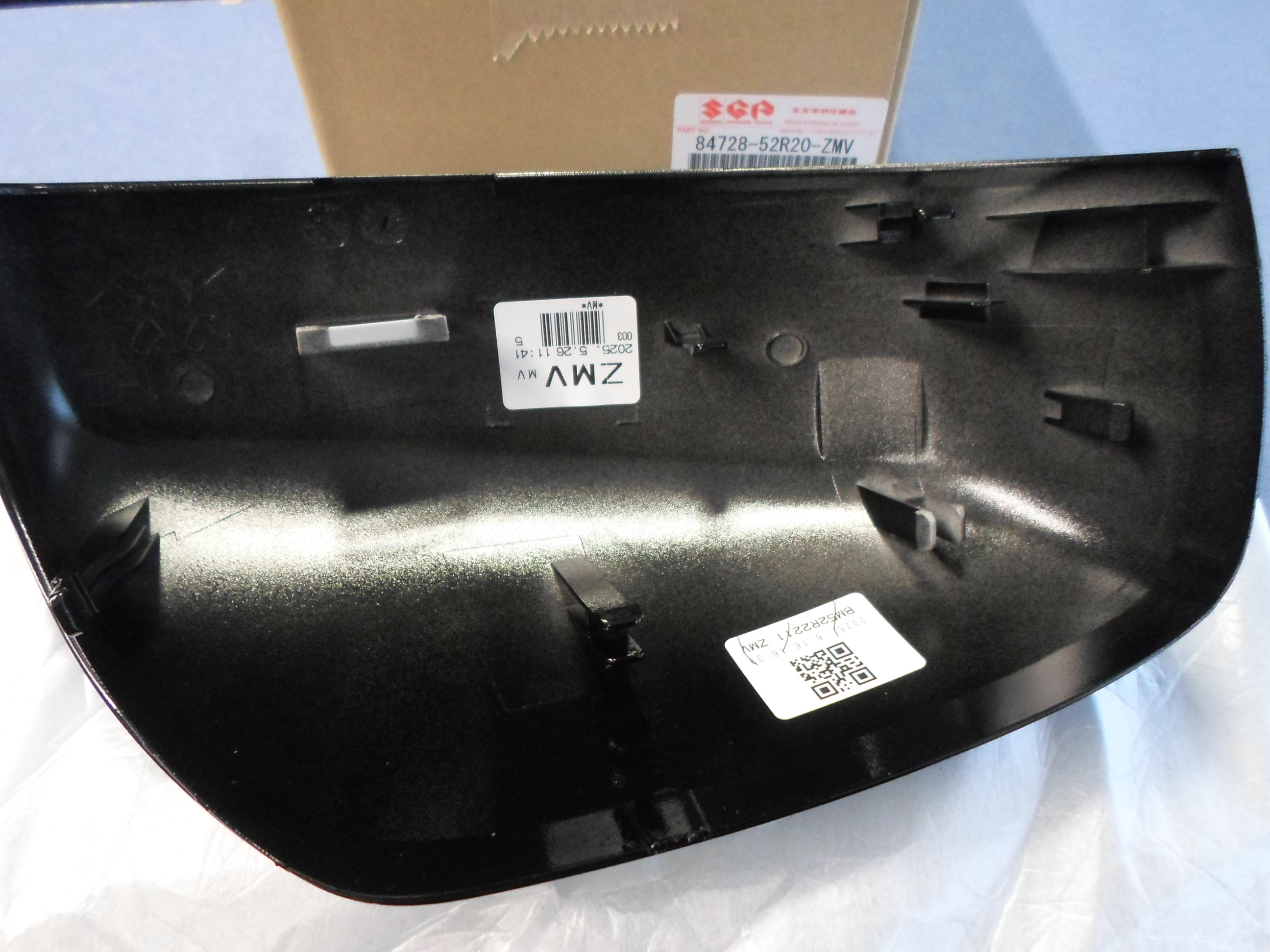 T�k�r bor�t�s bal Suzuki Swift 2017-2024, gy�ri